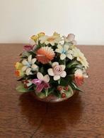 Beeldje - Capodimonte Floral Composition - Porselein