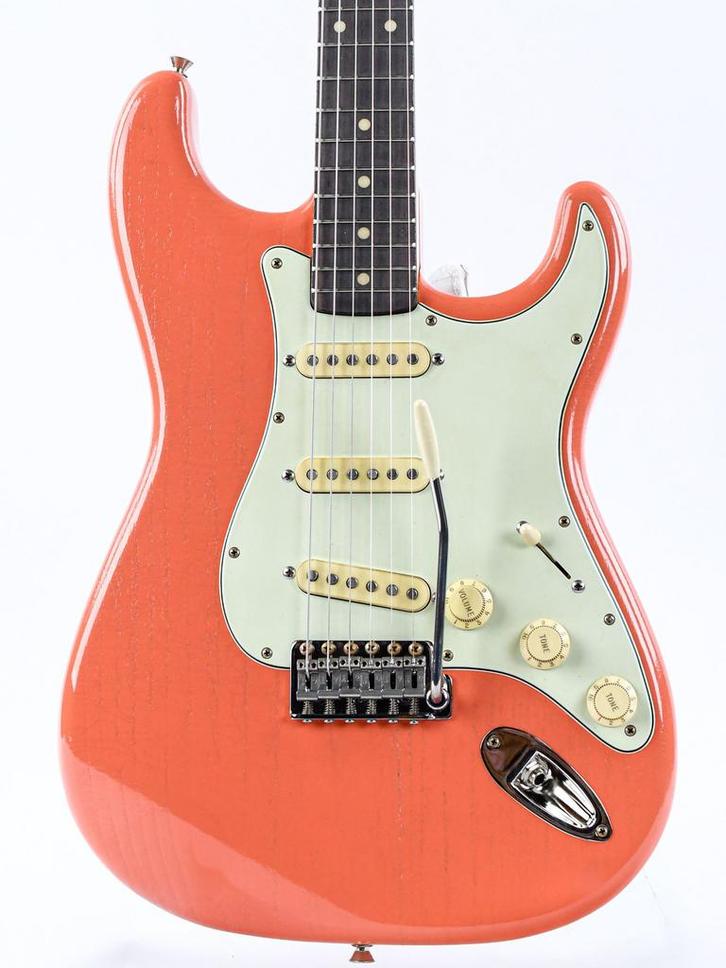 Kauffmann 63 S Paulownia Coral Pink Light Aged (Solid Body), Muziek en Instrumenten, Snaarinstrumenten | Gitaren | Elektrisch