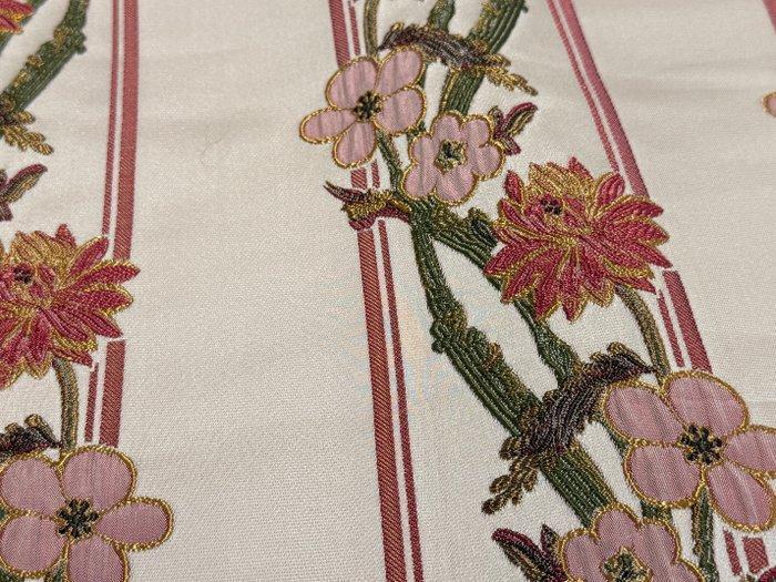 Koninklijke bloemmotieven tussen strepen: Ritmische, Antiek en Kunst, Antiek | Kleden en Textiel
