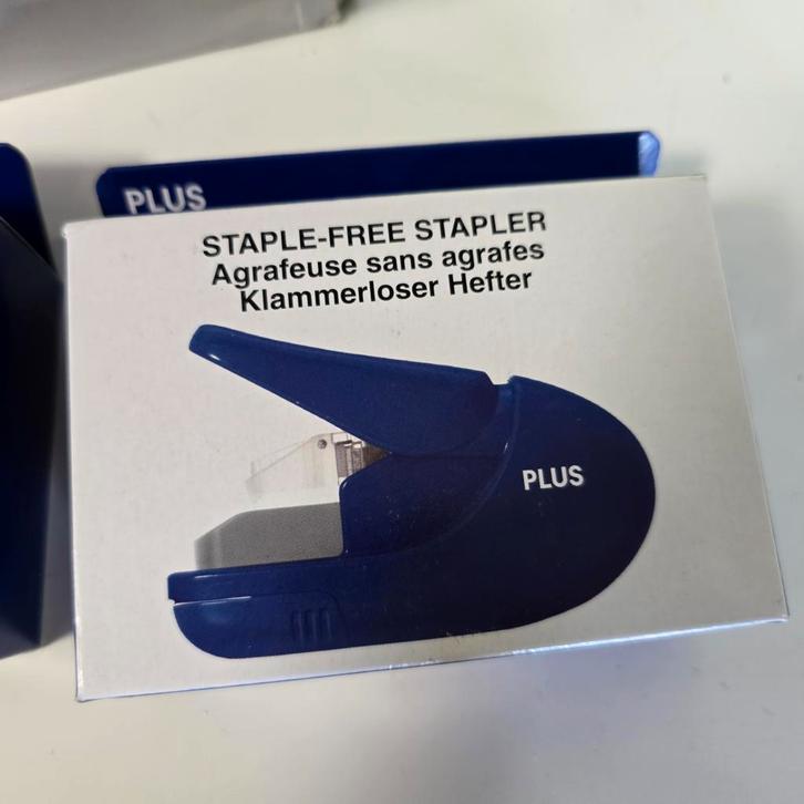 Plus STAPLE FREE STAPLER - Nietmachine zonder nietjes | blau, Zakelijke goederen, Kantoor en Winkelinrichting | Kantoorartikelen
