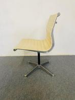 Herman Miller - Charles Eames, Ray Eames - Stoel - EA105 -
