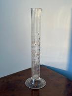 Vaas - H. 40 cm Jugendstil glazen vaas – met de hand