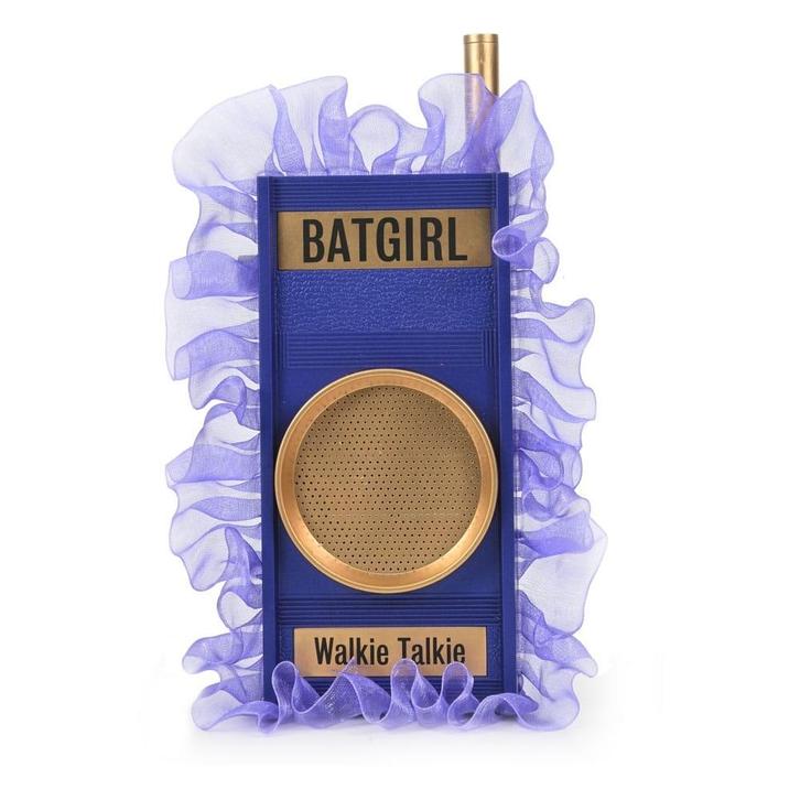 Batman Prop Replica 1/1 Batman (1966 TV) Batgirl Walkie Talk, Verzamelen, Film en Tv, Nieuw, Ophalen of Verzenden