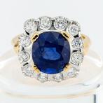 (GIA Certified) - Sapphire 5.45 Cts - (Diamond) 0.87 Cts