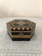 Doos (2) - Hout - Box met ingelegde decoratie, Antiek en Kunst, Curiosa en Brocante