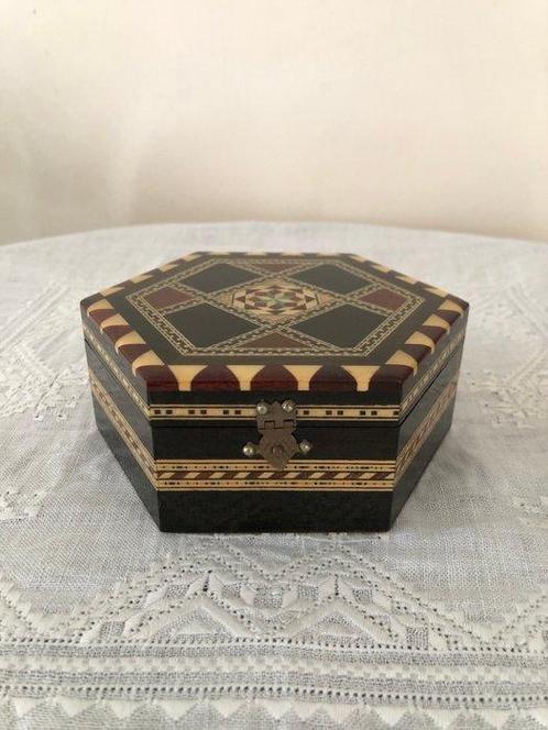 Doos (2) - Hout - Box met ingelegde decoratie, Antiek en Kunst, Curiosa en Brocante