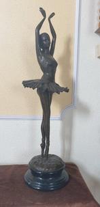 Colett - Beeld, Sculpture by Swiss Artist Collet Bronze