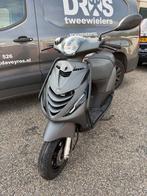 Piaggio Zip 2023 BROM 4t3v EERSTE EIGENAAR 8421km mat grijs, Maximaal 45 km/u, Zip, Ophalen of Verzenden, Zo goed als nieuw