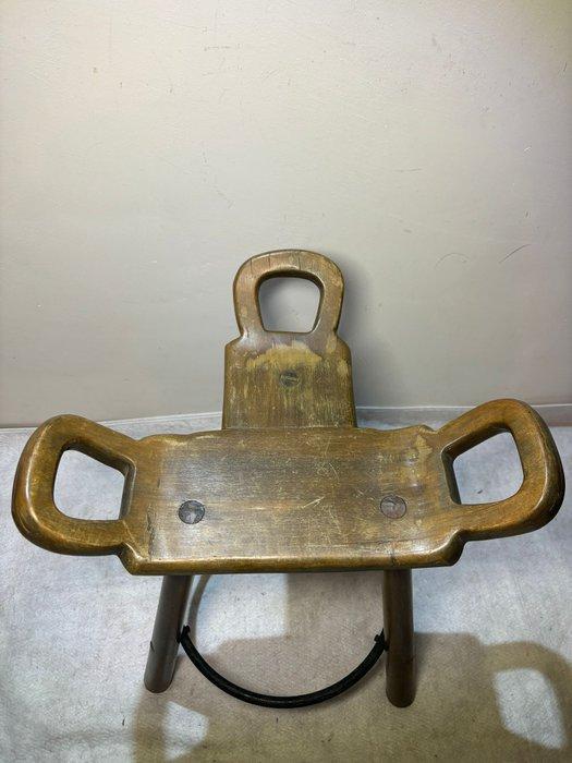 Kruk - Brutalist kruk met sculpturale grepen, ca. midden 20e, Antiek en Kunst, Curiosa en Brocante