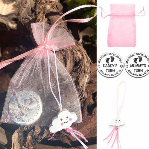 Newborn baby gift Decision Coin in zakje met gelukspoppetje, Kinderen en Baby's, Kraamcadeaus en Geboorteborden, Kraamcadeau, Nieuw