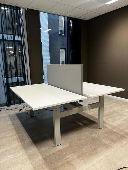 Duo Werkplek Elektrisch Verstelbaar - Merk Ahrend, Huis en Inrichting, Bureaus, Stabureau, Zo goed als nieuw, Elektrisch, In hoogte verstelbaar