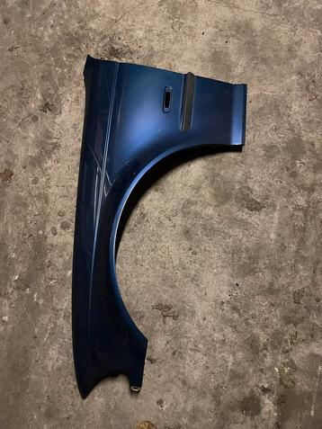 BMW E46 sedan / station spatbord / scherm links blauw beschikbaar voor biedingen