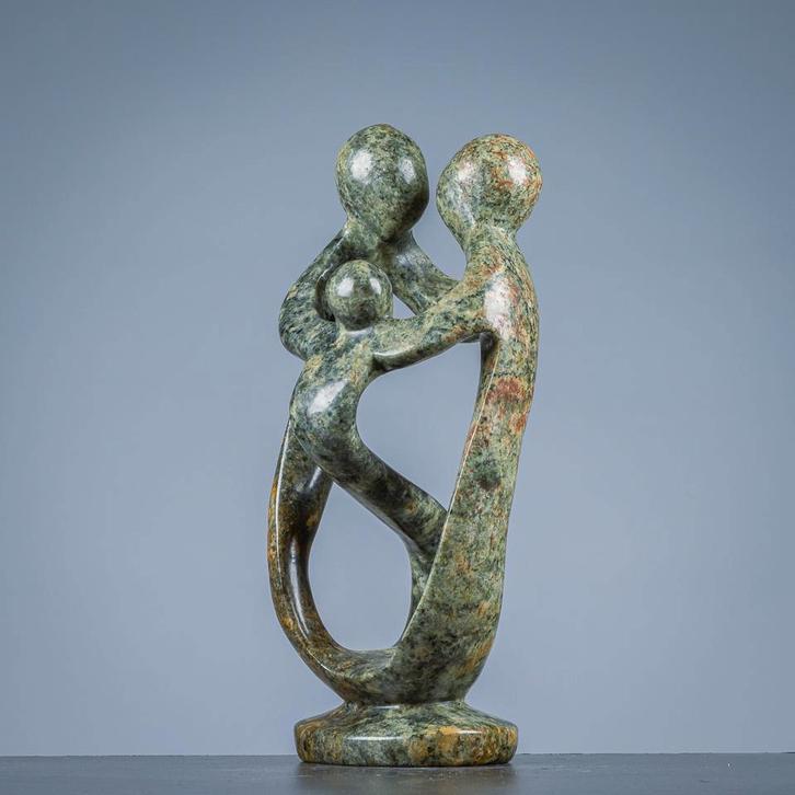 Randgandi Mazarog - Familiebeeld van drie personen, Antiek en Kunst, Curiosa en Brocante, Ophalen of Verzenden