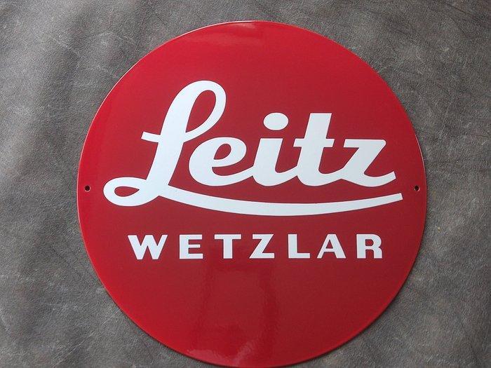 Leitz Wetzlar - Lens Foto Leitz Wetzlar enamel sign, Antiek en Kunst, Antiek | Wandborden en Tegels