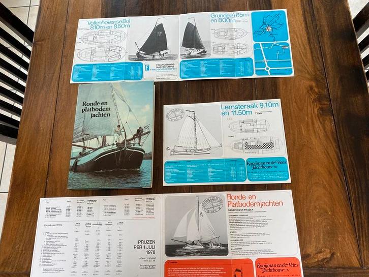 Ronde en Platbodem Jachten + 3 folders Kooijman en de Vries, Verzamelen, Scheepvaart, Boek of Tijdschrift, Gebruikt, Zeilboot