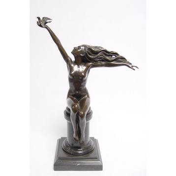 A BRONZE SCULPTURE CALLED THE CARRIER PIGEON (Interieur) beschikbaar voor biedingen