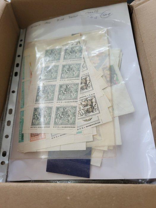 Wereld 1920/1985 - uitzoek partij met doubletten meest oost, Postzegels en Munten, Postzegels | Amerika