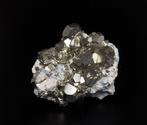 pyriet Kristallen op matrix - Hoogte: 8 cm - Breedte: 7 cm-, Verzamelen, Mineralen en Fossielen