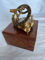 Maritieme objecten - Vintage zonnewijzerkompas van brons, Antiek en Kunst