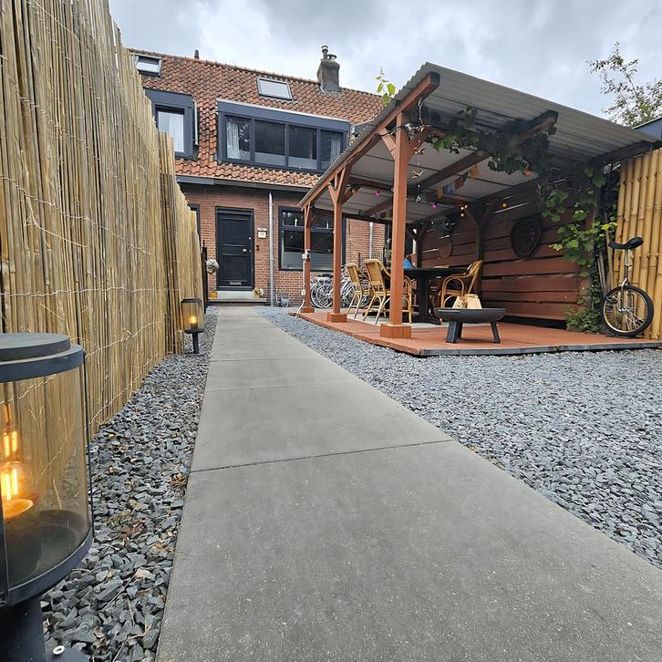 Gemeubileerde tussenwoning met tuin, jacuzzi en oprit, Huizen en Kamers, Huizen te koop