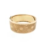 Gouden vintage brede slavenarmband met gravures | Ø 62 mm, Ophalen of Verzenden, Gebruikt, Overige kleuren, Goud