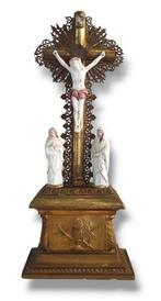 Altaar - De kruisiging met Christus, de Madonna en Sint-Jan