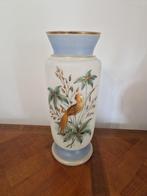Vaas - Opaline glas, Antiek en Kunst, Antiek | Glas en Kristal