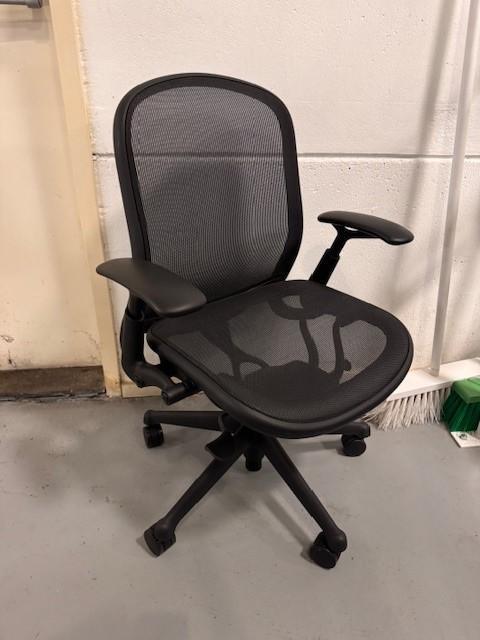 Knoll Chadwick international bureaustoel zwart showroommodel, Zakelijke goederen, Kantoor en Winkelinrichting | Kantoormeubilair en Inrichting