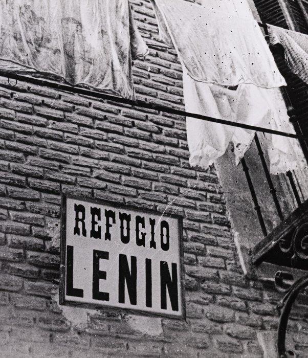 Robert Capa (1913–1954) - The Spanish Civil War #16 -, Antiek en Kunst, Kunst | Designobjecten