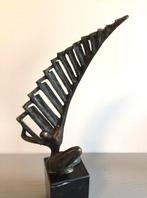 Corry Ammerlaan - sculptuur, “ Het juiste doel voor ogen “., Antiek en Kunst
