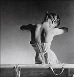 Horst P. Horst - The Mainbocher Corset. VOGUE, 1939. CONDÉ, Antiek en Kunst