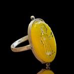 Moderne zilveren ring met een intaglio in Oud-Romeinse