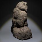 Azteken Vulkanisch gesteente Beeld van een uil. 1200-1500