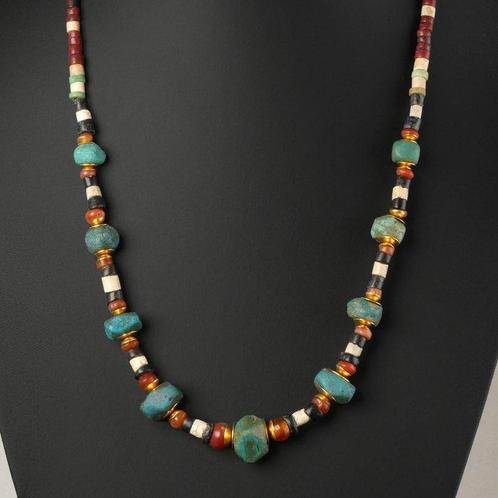 Oude Egypte, late periode Ketting met stenen, glazen en, Antiek en Kunst, Antiek | Overige Antiek