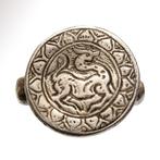 Sasanian Zilver Ring met mythisch wezen. (mogelijk een