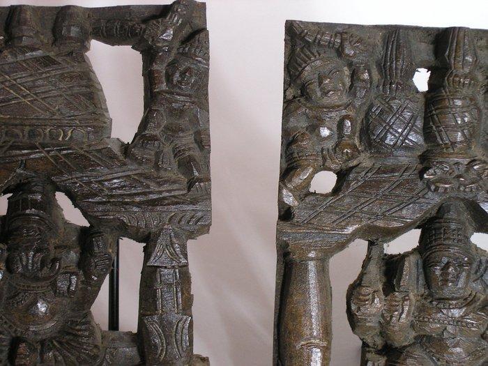 Houtsnijwerken die godheden afbeelden. - Hout - India - 20e, Antiek en Kunst, Kunst | Niet-Westerse kunst