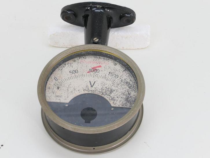 Klok / voltmeter im zwaar armatuur uit oude trein, Verzamelen, Spoorwegen en Tramwegen, Overige typen, Gebruikt, Ophalen of Verzenden
