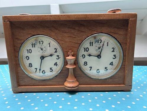 Schaakklok - Hout - 1920-1930, 1930-1940 - Bijzondere, Antiek en Kunst, Curiosa en Brocante