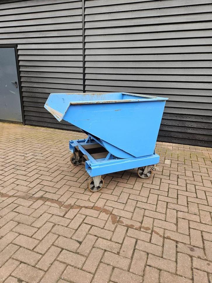 Kiepbak kantelbak spanenbak heftruck 600 liter, Zakelijke goederen, Machines en Bouw | Heftrucks en Intern transport, Voorzetapparatuur
