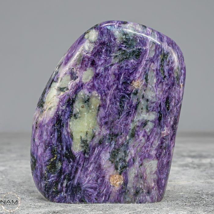 Extreem zeldzaam natuurlijke Charoiet Freeform- 282.07 g, Antiek en Kunst, Curiosa en Brocante