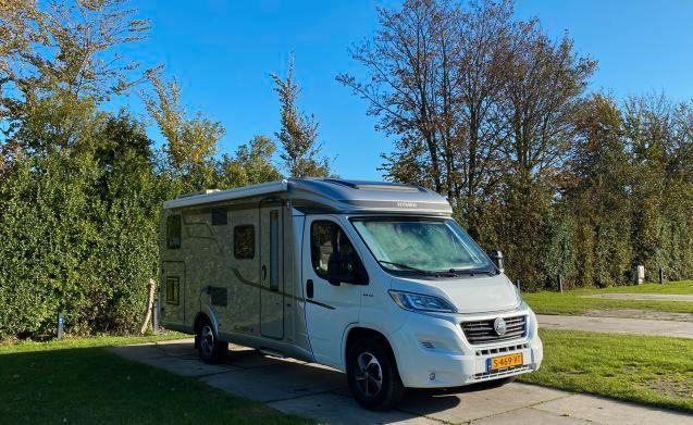 2 pers. Hymer camper huren in Lelystad? Vanaf € 123 p.d. - G, Caravans en Kamperen, Verhuur