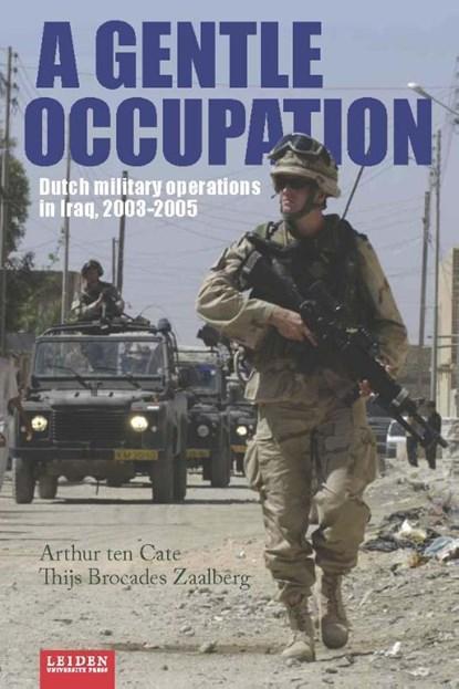 A gentle occupation | 9789087282226 | Arthur ten Cate ;, Boeken, Wetenschap, Zo goed als nieuw