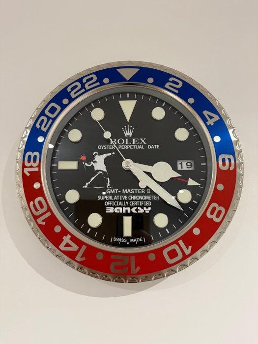 ArtPej - Horloge XL Rolex Feat Banksy, Antiek en Kunst, Kunst | Designobjecten