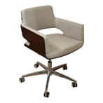 Thonet S845 Design Stoel Leer Op Wielen Gebruikt, Huis en Inrichting, Stoelen, Ophalen of Verzenden, Gebruikt