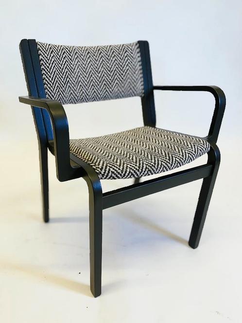 Magnus Olesen - visgraat, Huis en Inrichting, Stoelen, Vijf, Zes of meer stoelen, Overige kleuren, Zo goed als nieuw, Hout, Stof