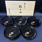 Set van 5 Japanse lakschalen, parelmoerontwerp door Kishind