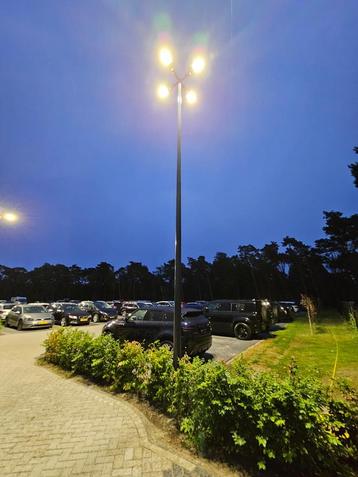 Viervoudige LED lichtmast incl. 4x LED lantaarnpaal armatuur beschikbaar voor biedingen