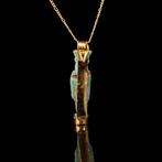 Oud-Egyptisch Isis-amulet in een vergulde hanger (Zonder