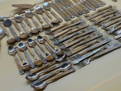 Gallo Besteckset – 62-teilig mit stilvollem Reliefdekor -, Antiek en Kunst, Antiek | Meubels | Tafels
