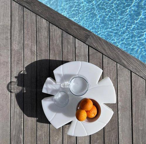 Serralunga - Marta Sansoni - Fiore di Loto - Bijzettafel, Antiek en Kunst, Antiek | Meubels | Stoelen en Banken